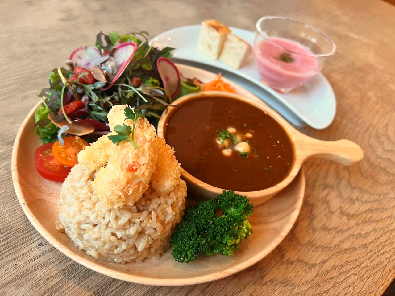 Sobe's Cafeの植物性ランチプレート